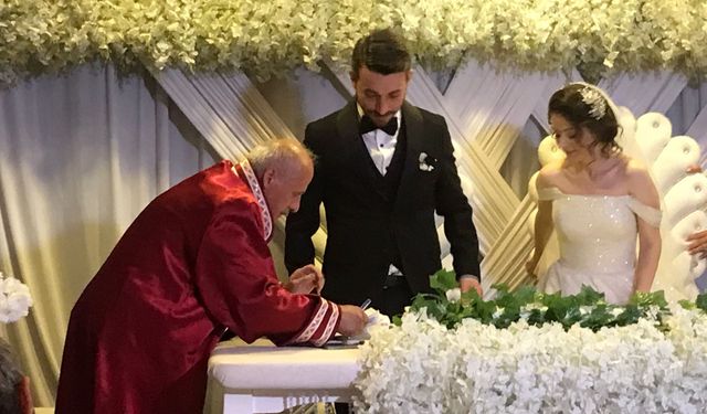 Boyabat’ta Duygusal An: Baba, Kızının Nikahını Kıydı