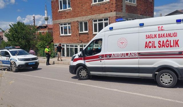 Boyabat'ta otomobilin çarptığı bisikletteki 2 kişi yaralandı