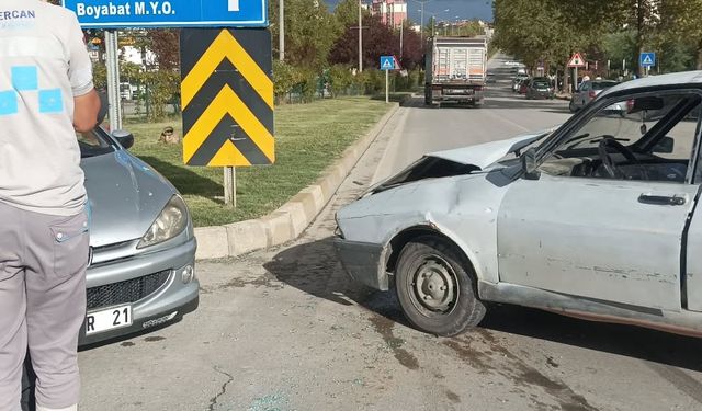 Boyabat Emniyet Kavşağında Trafik Kazası: 1 Yaralı