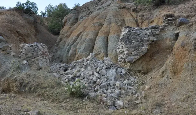 Boyabat’ta Tarihi Kemer Çöktü