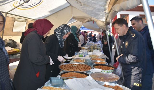 Boyabat'ta Gazze yararına kermes açıldı