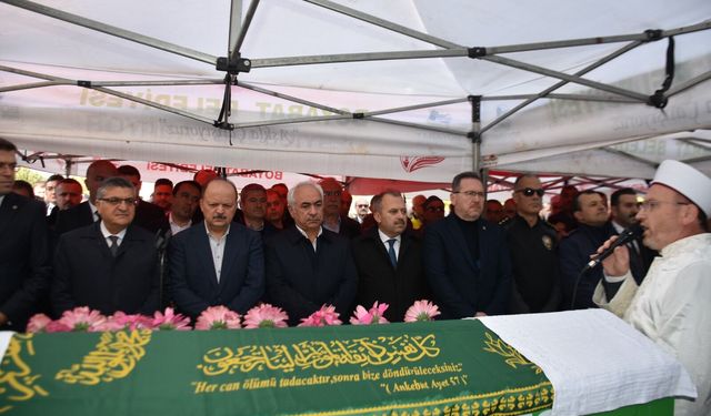 Kastamonu Valisi Meftun Dallı'nın annesinin cenazesi Boyabat'ta defnedildi