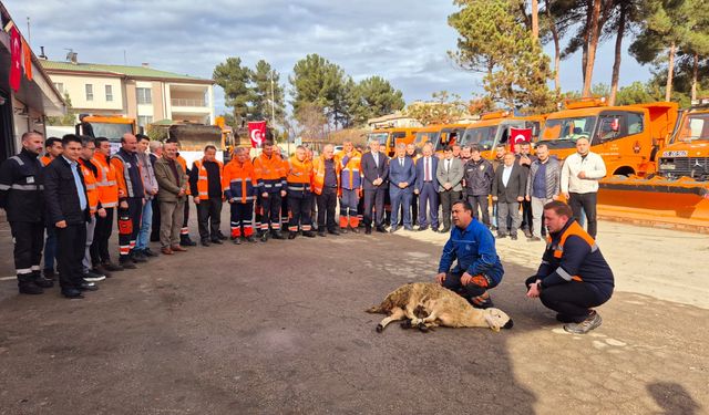 Boyabat Karayolları ekiplerinin kar mücadelesi başladı