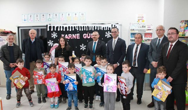 Yarıyıl Tatili Başladı: Boyabat’ta Öğrenciler Karne Sevinci Yaşadı