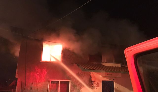 Boyabat’ta 2 Katlı Ev Yangını Korkuttu !