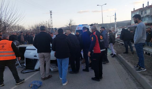 Boyabat’ta Trafik Kazası: Otomobil Takla Attı, Sürücü Yaralandı
