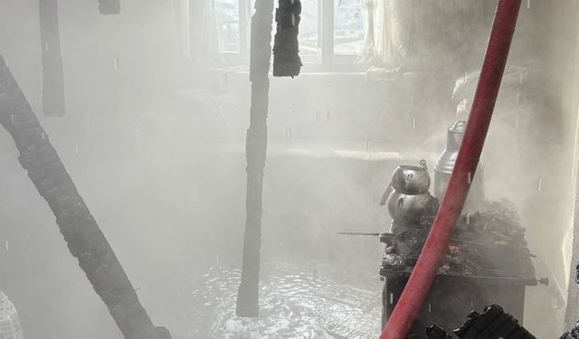 Boyabat Karacaören Köyü’nde Ev Yangını: Çatı Katı Kullanılamaz Hale Geldi