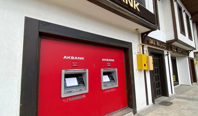 Boyabat’ta Akbank Şubesi Kapandı: ATM’ler Hizmete Devam Edecek