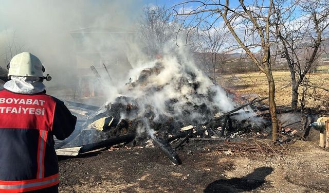 Boyabat’ta Samanlık Yangını Korkuttu