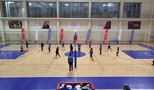 BOYABAT'TA KADINLAR GÜNÜ VOLEYBOL TURNUVASI SONUÇLANDI