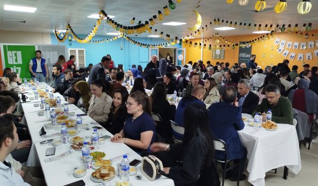 Boyabat'ta üniversite öğrencileri iftarda buluştu