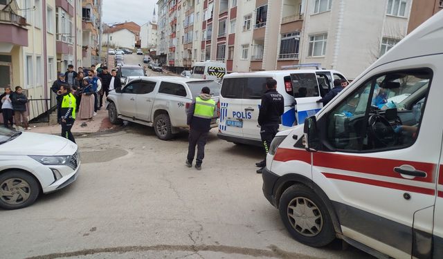 Boyabat'ta otomobille pikabın çarpıştığı kazada sürücüler yaralandı