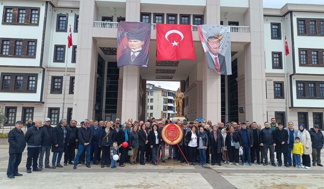CHP Boyabat Teşkilatı’ndan Atatürk Anıtı’na Çelenk