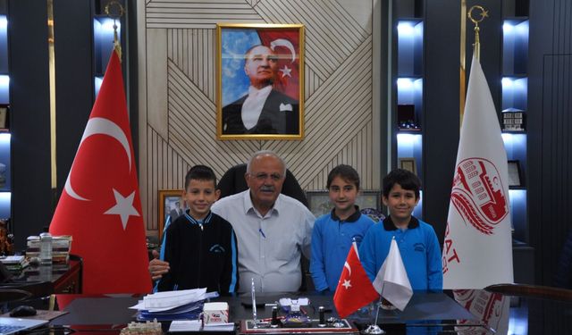 Makam koltuğu çocuklara emanet