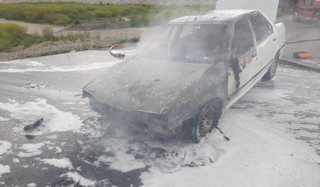 Boyabat’ta Seyir Halindeki Otomobil Alev Aldı