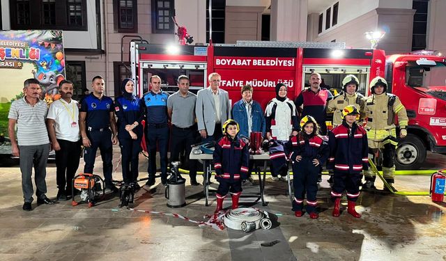 Boyabat Çocuk Şenliği'nde miniklere İtfaiyecilik ve Afet Eğitim