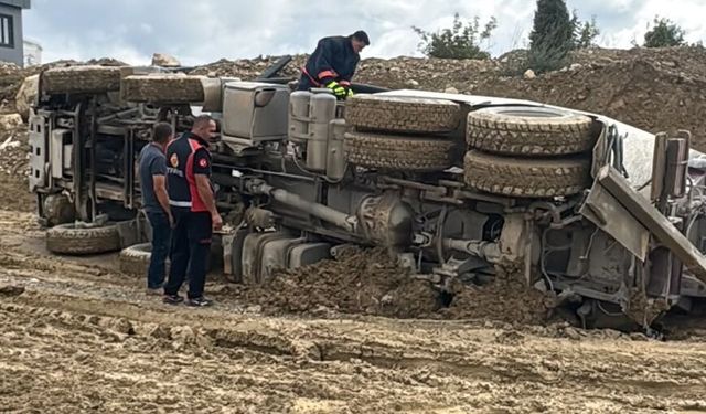 Boyabat OSB'de beton mikseri devrildi
