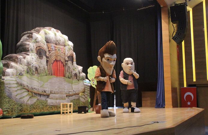 Boyabat'ta “Akıllı Tavşan Momo” tiyatrosuyla öğrenciler bilinçlendirildi
