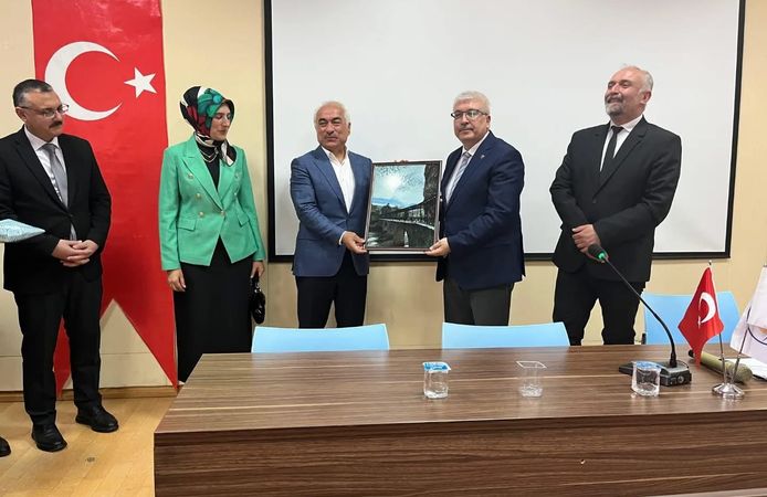 Meslek Yüksekokulu’nda “AFAD ve Kamu Yönetimi” Konferansı Düzenlendi