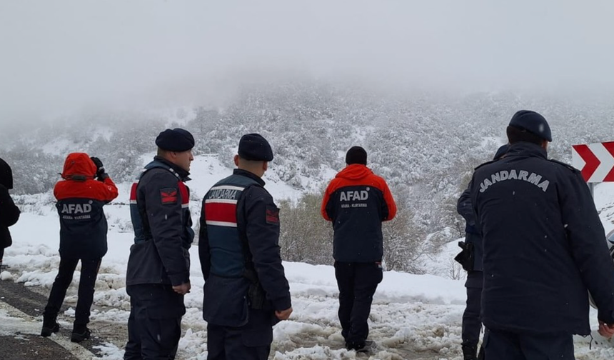 Boyabat’ta karda mahsur kalan 3 kişi sağ olarak bulundu