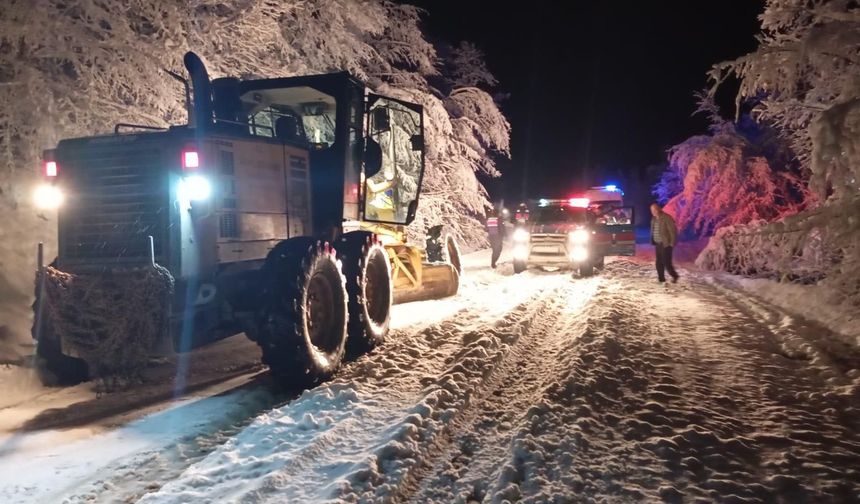 Boyabat’ta kar yağışı nedeniyle kapanan köy yolları açıldı