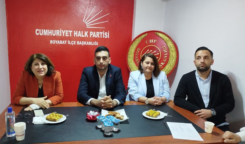 CHP Boyabat İlçe Başkanlığı'nda bayraşma programı gerçekleştirildi.