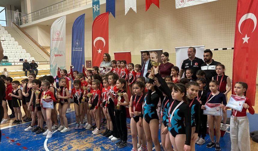 Sinop İl Merkezinde Artistik Cimnastik branşında Boyabat Rüzgarı Esti.