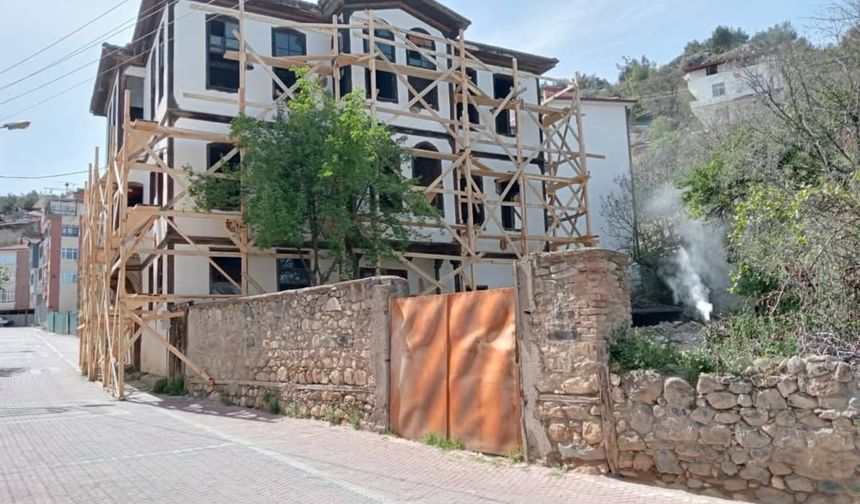 Boyabat'ta bir tarihi konak daha yenileniyor