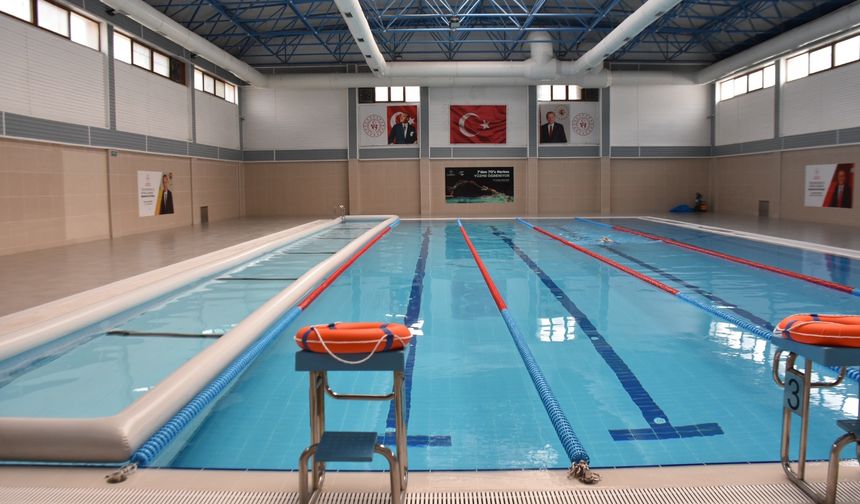 Boyabat Yarı Olimpik Yüzme Havuzu’na Eğitim İçin Portatif Kulvar Konuldu