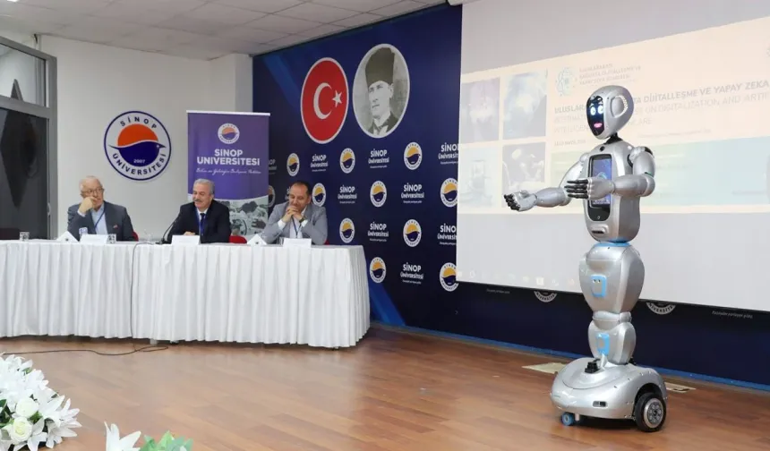 Akademisyen robot Sinop Üniversitesi'nde konuştu