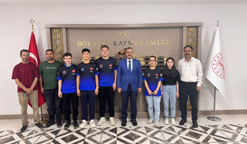 Kaymakam Enver Yılmaz, Yurt Dışına Gidecek Öğrencileri Ağırladı