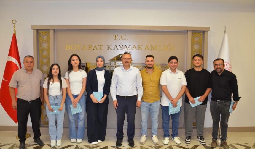 YKS’de Türkiye Geneli İlk 20 Bine Giren Öğrencilerden Kaymakam Yılmaz’a Ziyaret  Sinop’un Boyabat ilçesinde faaliyet gös