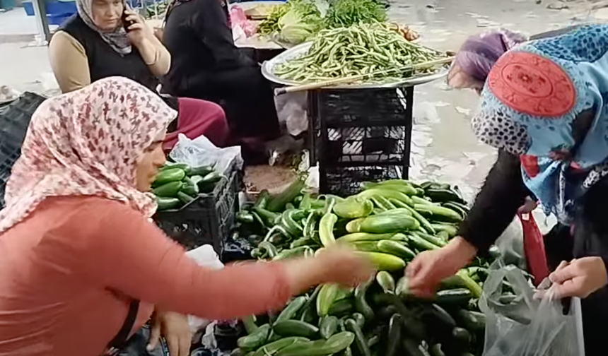 Boyabatlı Üretici Ürünlerini Satamayınca Bedava Dağıttı