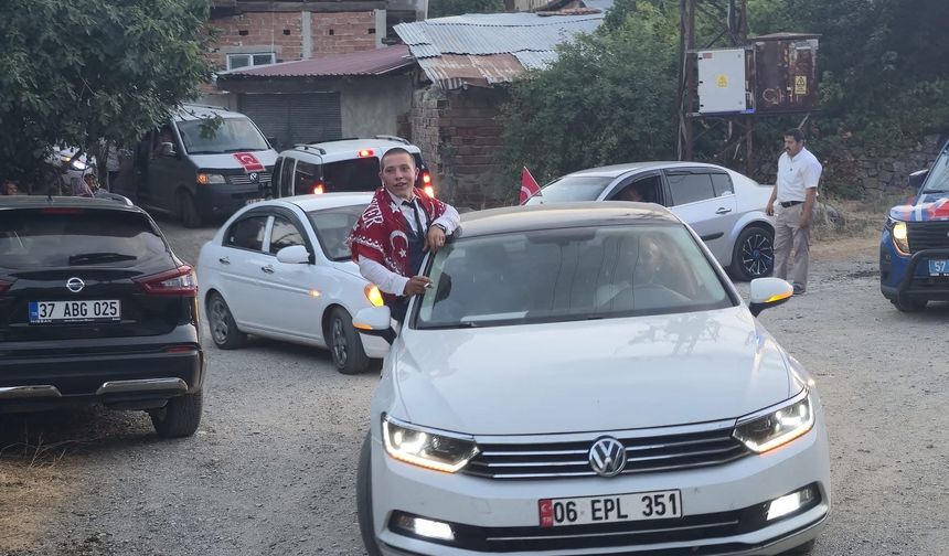 Türkiye’nin gündemi olan asker Boyabat’tan birliğine böyle uğurlandı