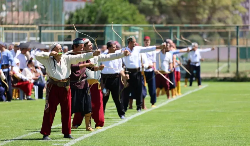 Boyabatlı Okçulardan Türkiye Şampiyonası’nda Çifte İkincilik