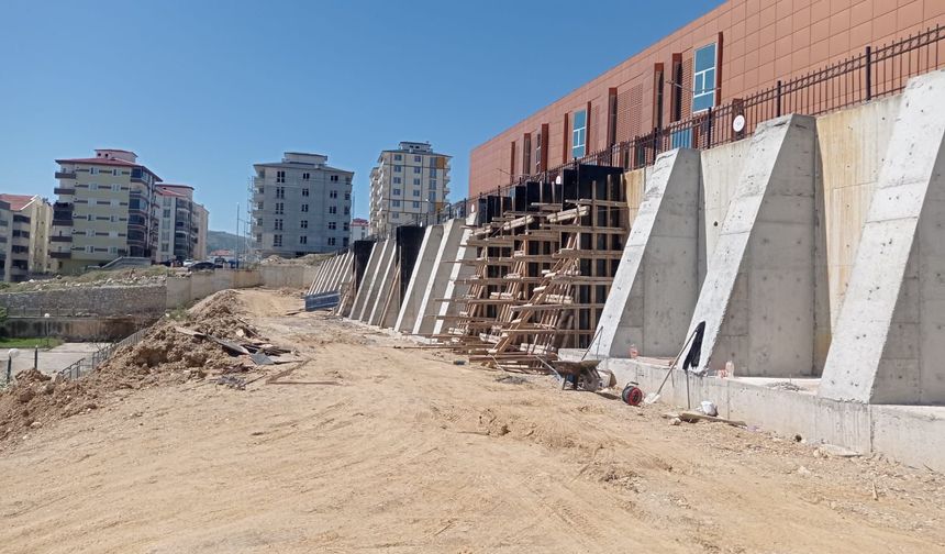 Boyabat Spor Salonu’nda risk ortadan kaldırılıyor
