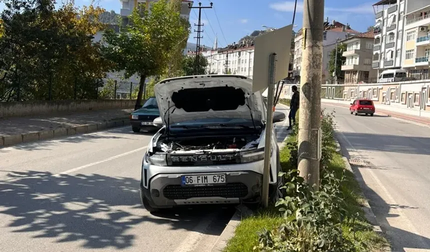 Boyabat Yeni Mahalle’de Sokak Köpeği Kazaya Neden Oldu: Maddi Hasar Meydana Geldi