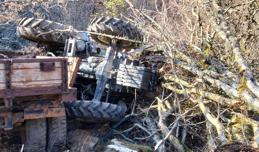 Boyabat'ta traktör dereye yuvarlandı !