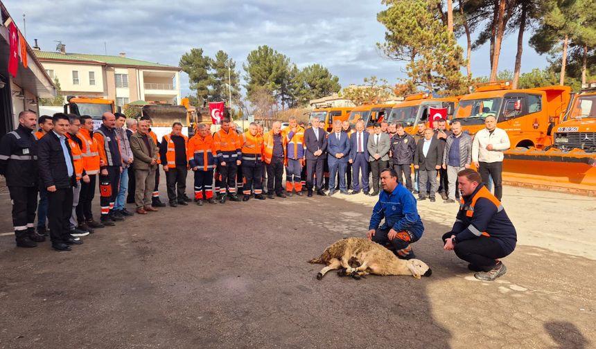 Boyabat Karayolları ekiplerinin kar mücadelesi başladı