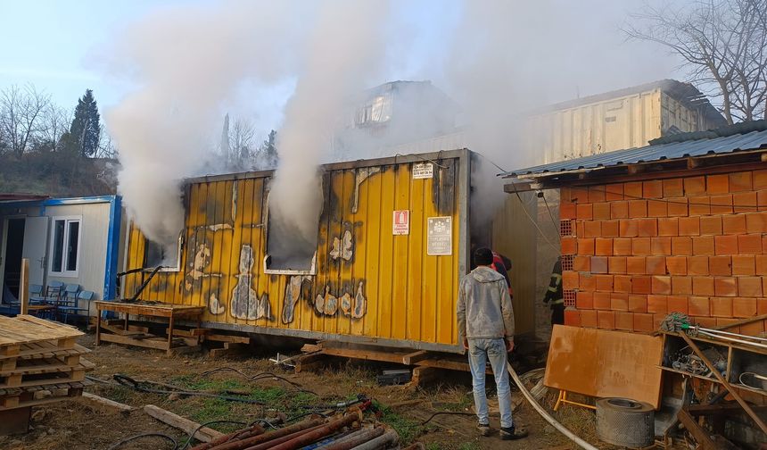 Boyabat Daylı Mevkii’nde Şantiye Konteynerinde Yangın
