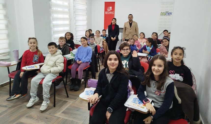 Boyabat Belediyesi ilk ve ortaokul öğrencilerine yönelik ücretsiz kurslar düzenledi