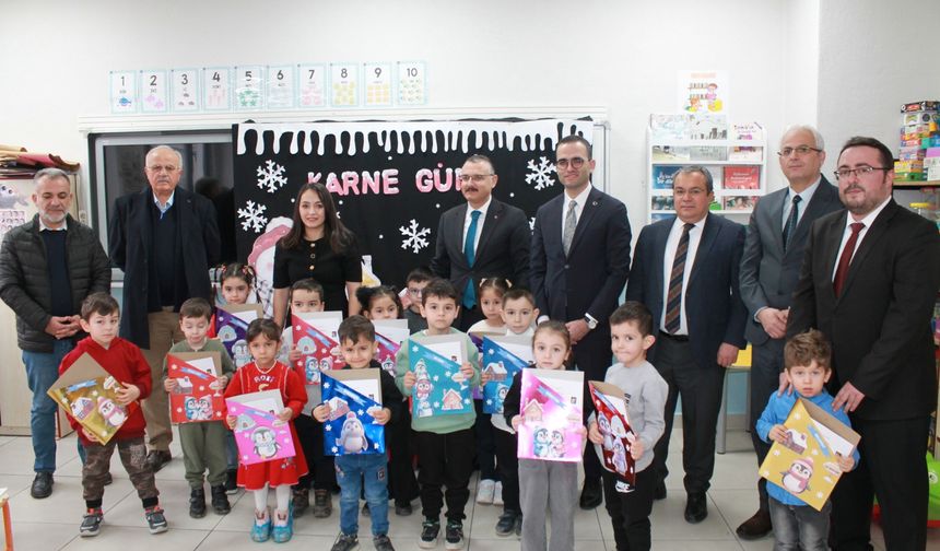 Yarıyıl Tatili Başladı: Boyabat’ta Öğrenciler Karne Sevinci Yaşadı