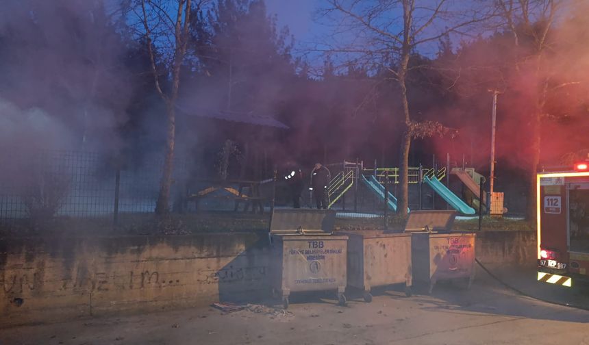 Boyabat’ta Park Yangınları Tepki Çekiyor: Bu Kez Yenimahalle’de Çocuk Parkı Zarar Gördü
