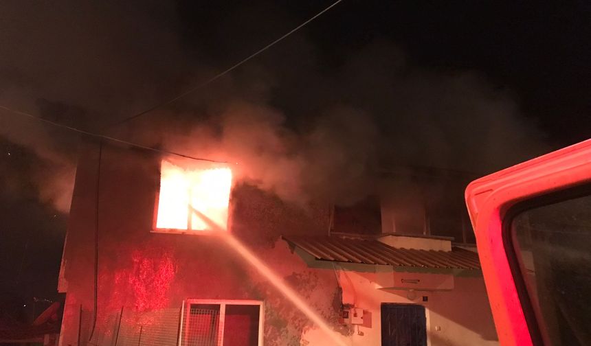 Boyabat’ta 2 Katlı Ev Yangını Korkuttu !