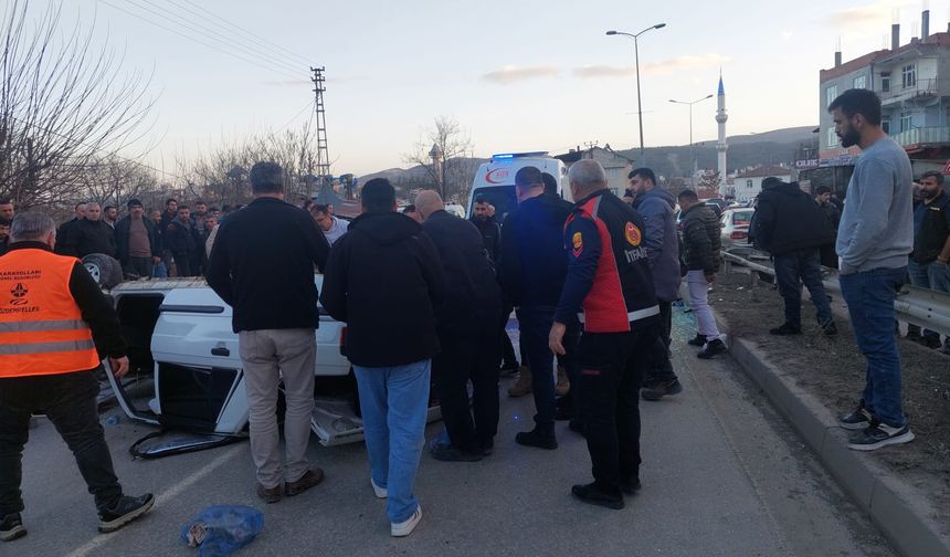 Boyabat’ta Trafik Kazası: Otomobil Takla Attı, Sürücü Yaralandı