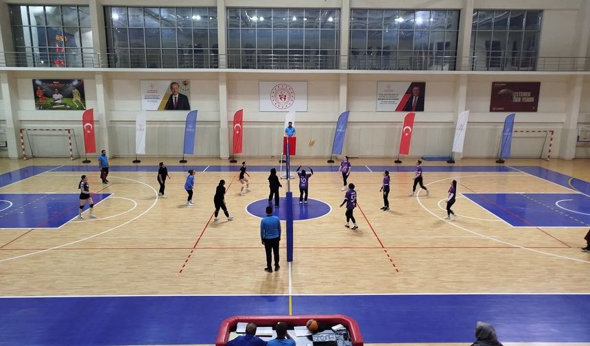 BOYABAT'TA KADINLAR GÜNÜ VOLEYBOL TURNUVASI SONUÇLANDI