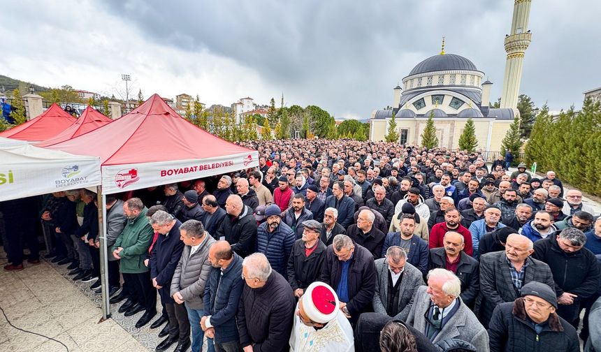Genç yaşta hayatını kaybeden Hasan Demirel dualarla toprağa verildi.