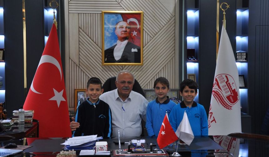 Makam koltuğu çocuklara emanet