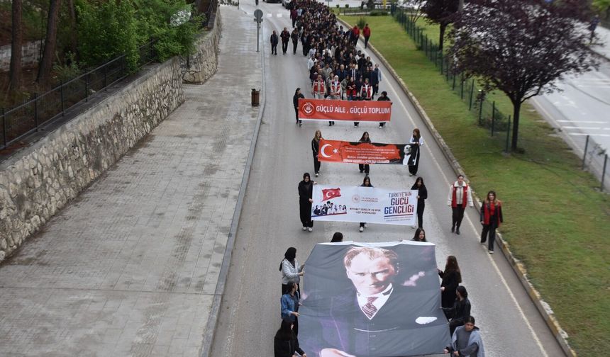 Boyabat'ta Gençlik Yürüyüşü düzenlendi