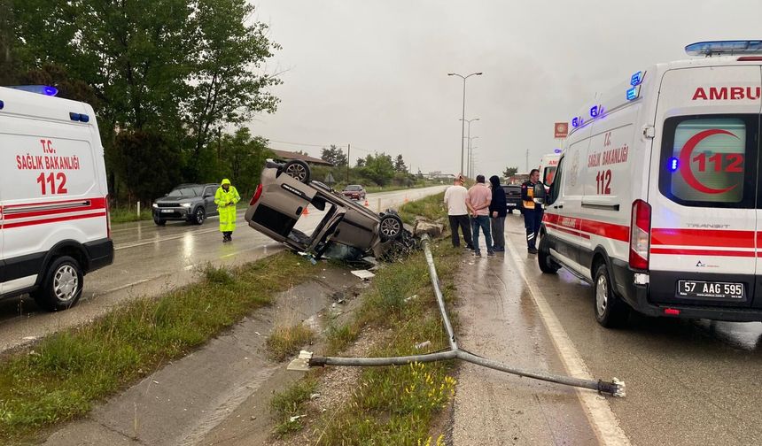 Boyabat’ta Bayram Yolunda Kaza: Aynı Aileden 5 Kişi Yaralandı